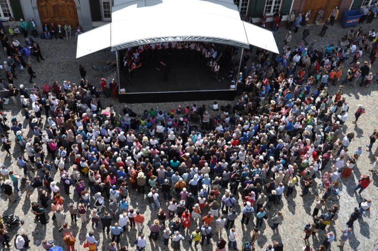 EJCF 2014 Singe uf dr Strooss Münsterplatz